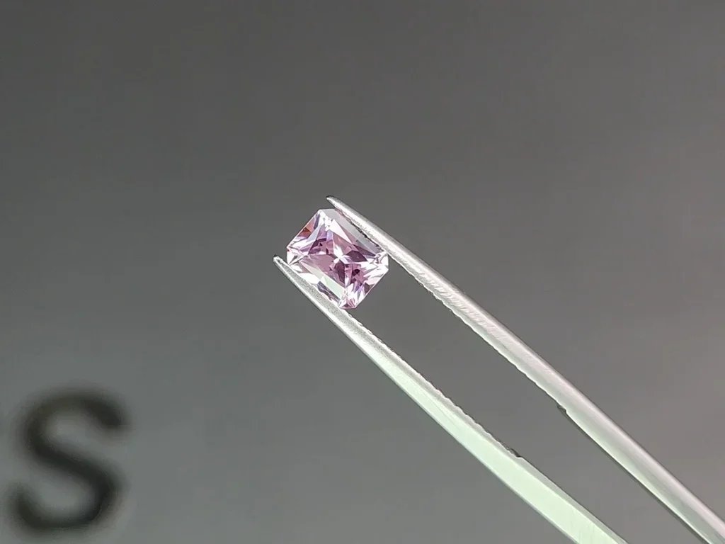 Untreated Baby pink sapphire in radiant cut 0.92 carat, Sri Lanka  Image №3