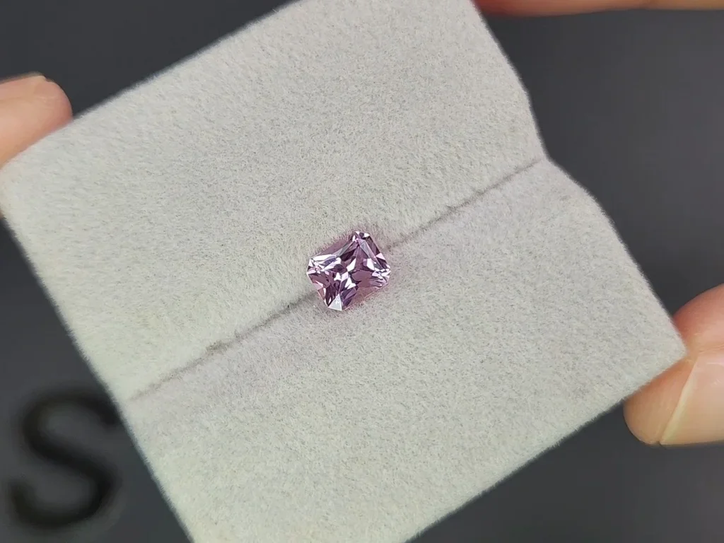Untreated Baby pink sapphire in radiant cut 0.92 carat, Sri Lanka  Image №4