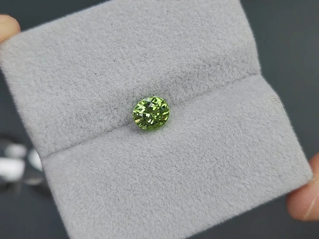 Yellowish green tsavorite garnet oval cut 1.17 carats, Tanzania Image №4