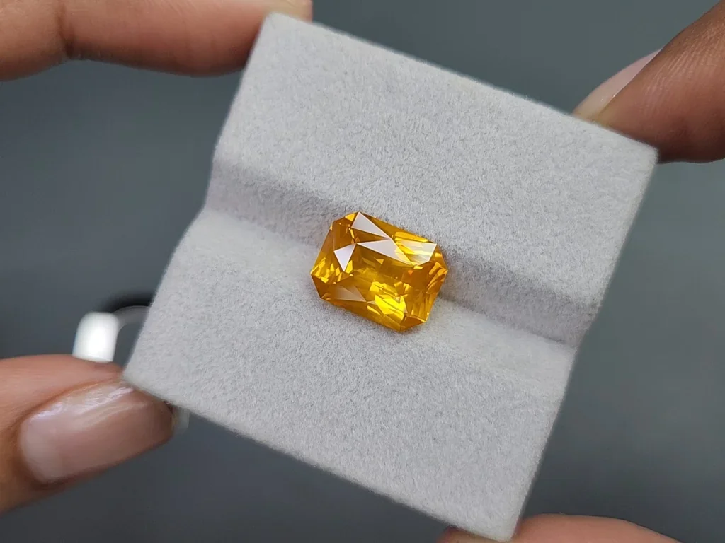 Unheated sapphire yellow orange radiant cut 5.93 carats, Sri Lanka Image №4
