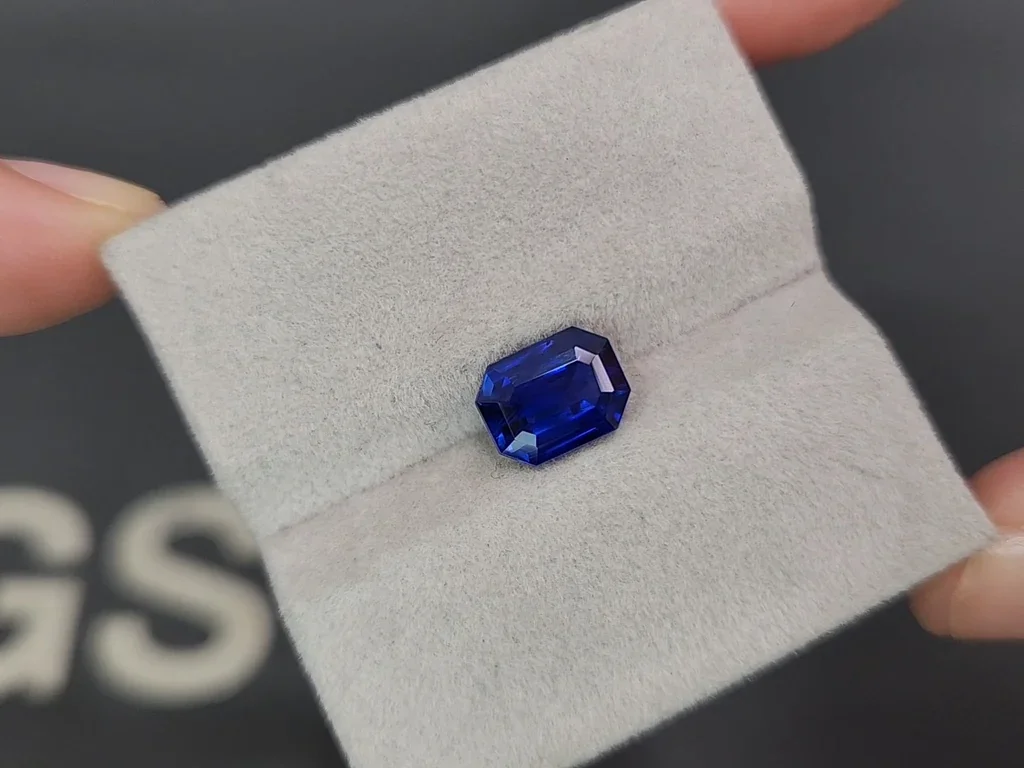 Sapphire Royal Blue octagon cut 3.14 carats, Sri Lanka Image №4