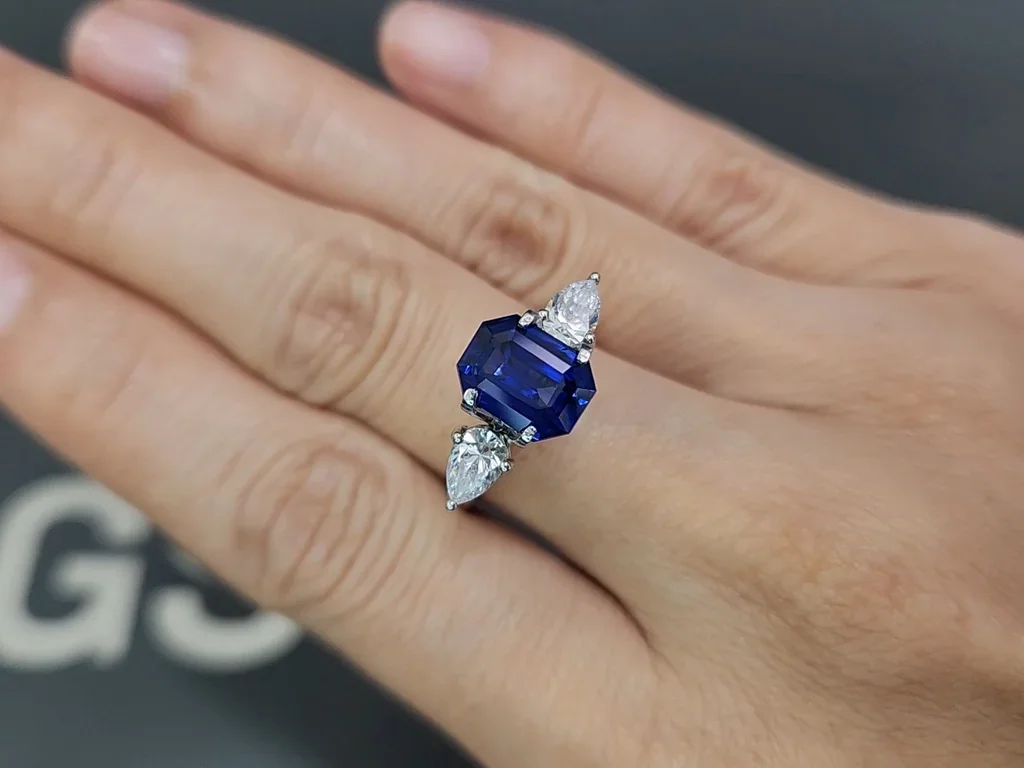 Sapphire Royal Blue octagon cut 3.14 carats, Sri Lanka Image №5