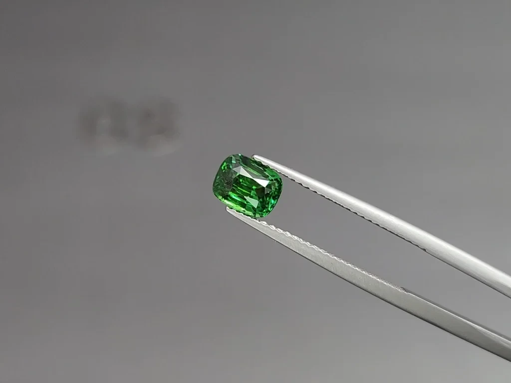 Garnet tsavorite Vivid Green cushion cut 1.53 Carats, Tanzania  Image №3