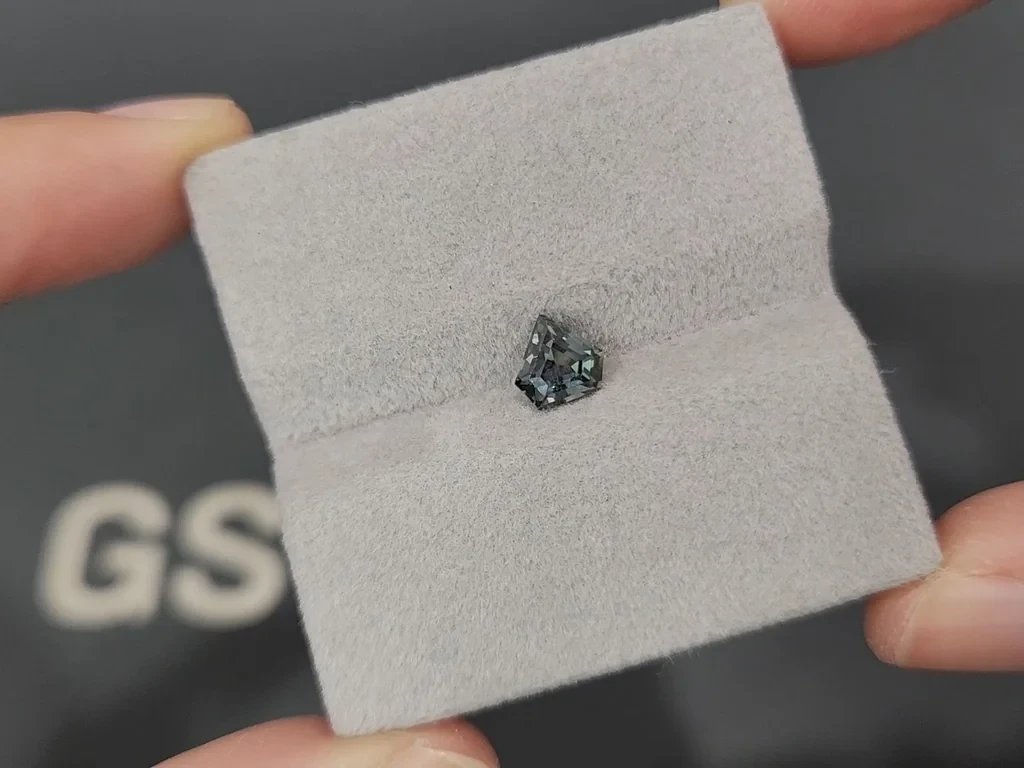 Unheated Teal sapphire fancy cut 1.02 carats, Madagascar Image №4