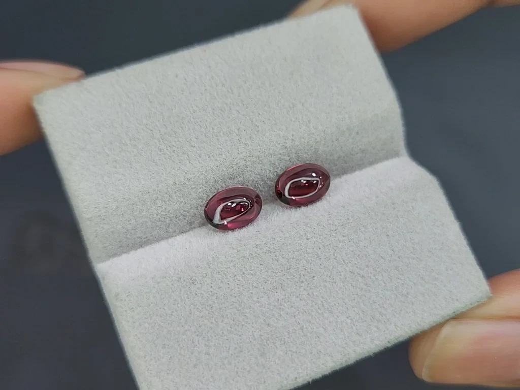 Pair of garnets rhodolite cabochon cut 1.95 carats, Madagascar Image №4