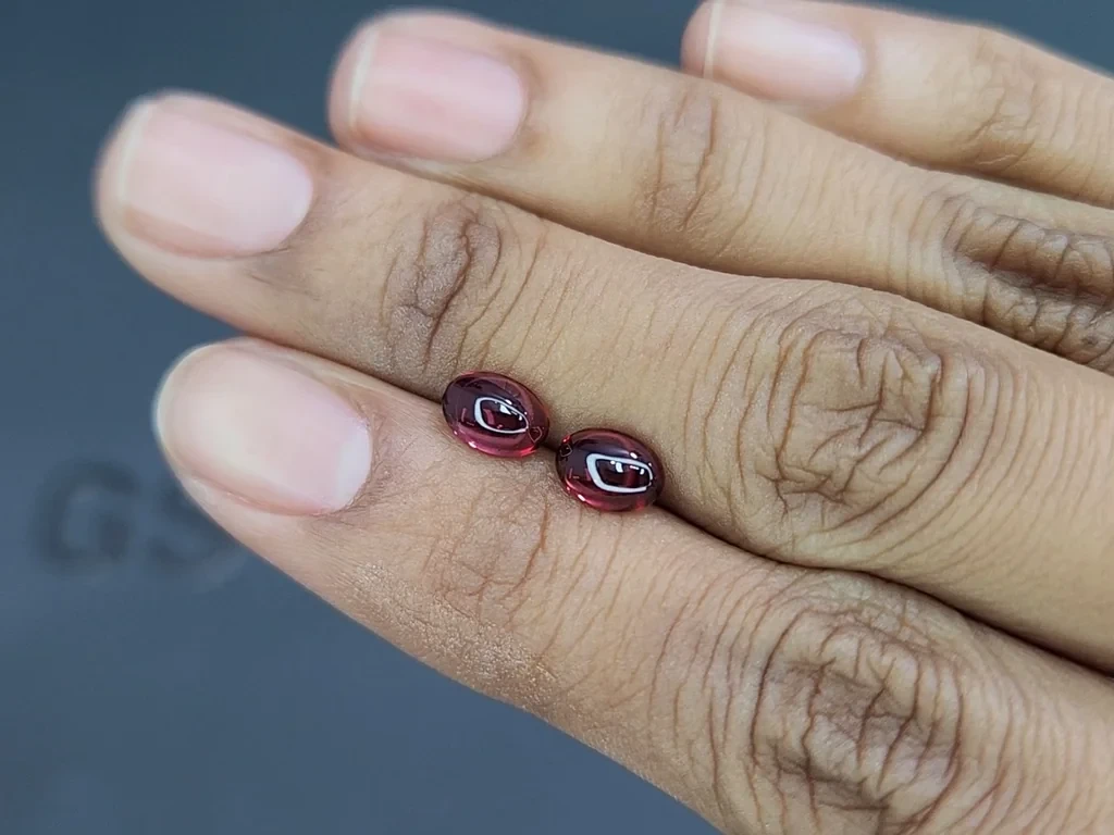 Pair of garnets rhodolite cabochon cut 1.95 carats, Madagascar Image №2