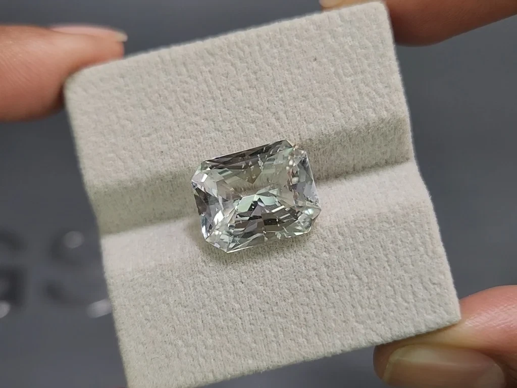 Kunzite light green radiant cut 8.67 carats, Pakistan Image №4
