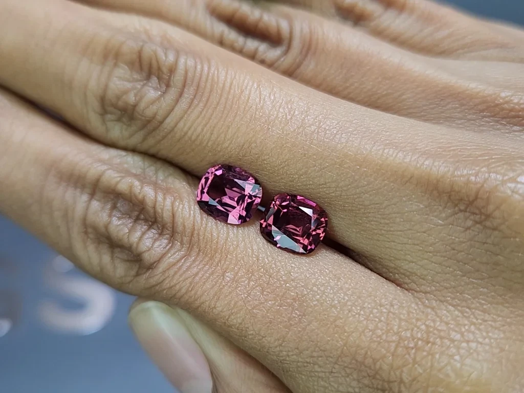 Pair of rhodolite garnets cushion cut 4.27 carats, Madagascar Image №2