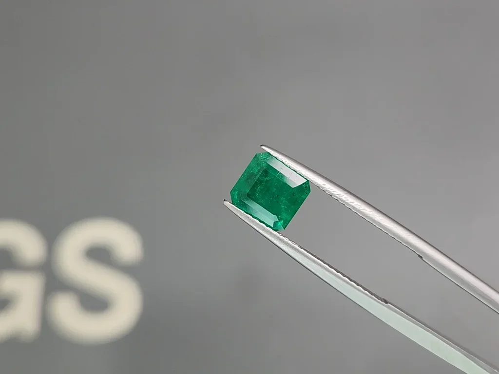 Emerald from Colombia intense color octagon shape 1.58 ct Image №3