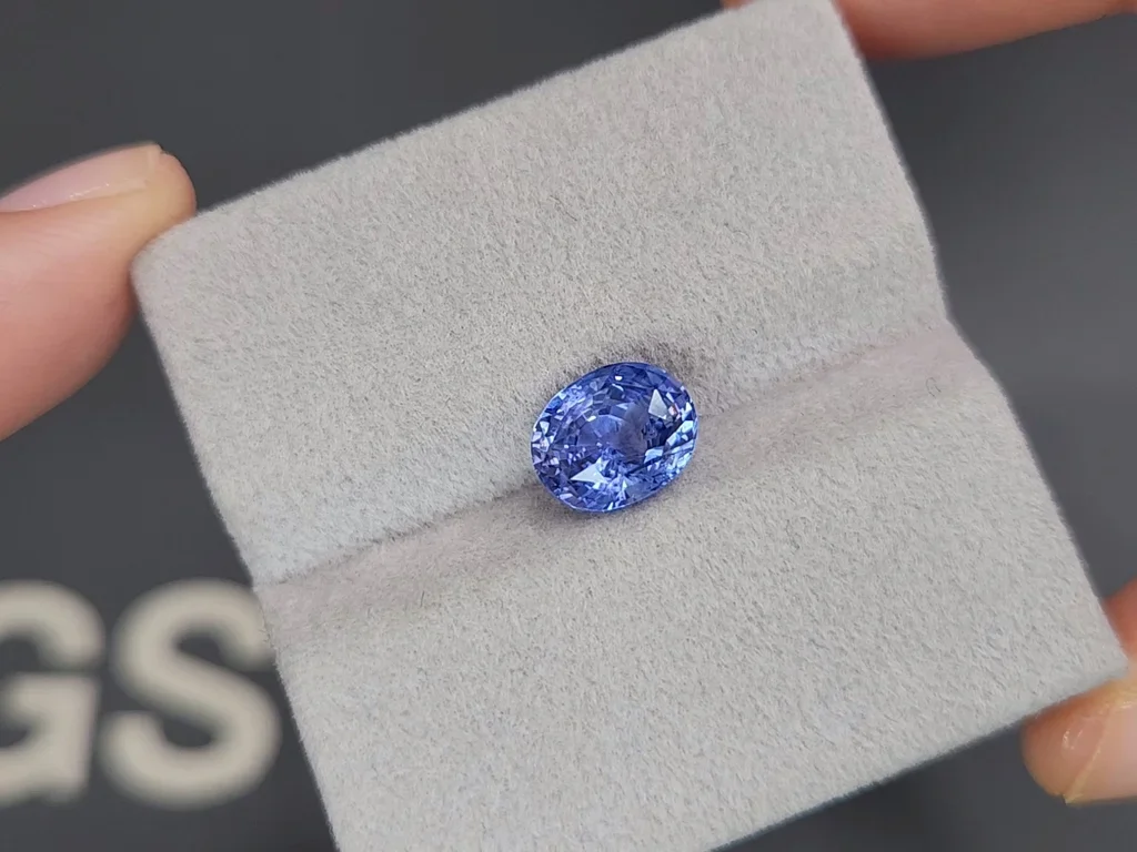 Cornflower blue sapphire in oval cut 3.03 carats, Sri Lanka Image №4