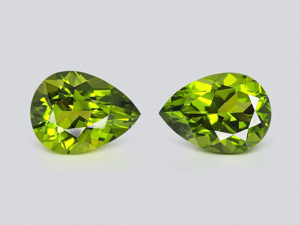 Pair of intense green peridots in pear cut 17.75 carats Image №1