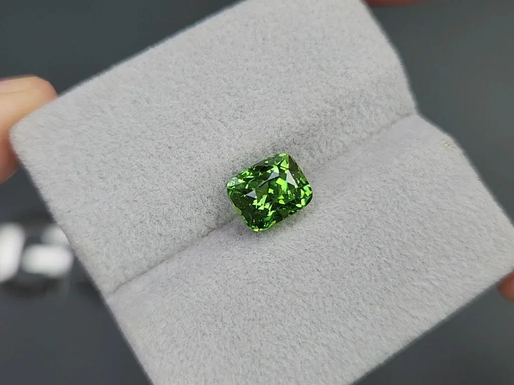 Green tsavorite garnet cushion cut 3.01 carats, Tanzania Image №4