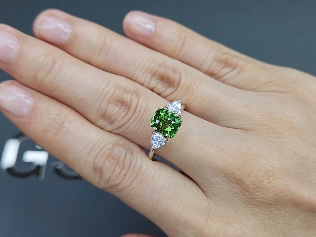 Green tsavorite garnet cushion cut 3.01 carats, Tanzania Image №5