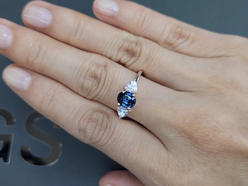 Unheated Teal sapphire in oval cut 1.10 carats, Madagascar Image №5