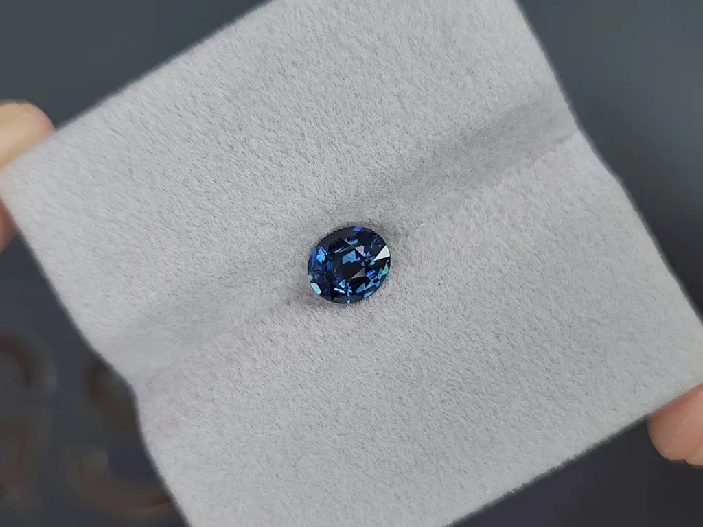 Unheated Teal sapphire in oval cut 1.10 carats, Madagascar Image №4