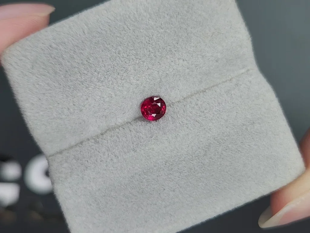 Untreated Pigeon's Blood red ruby in oval cut 0.42 carats, Burma  Image №4
