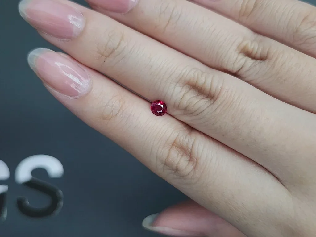 Untreated Pigeon's Blood red ruby in oval cut 0.42 carats, Burma  Image №2