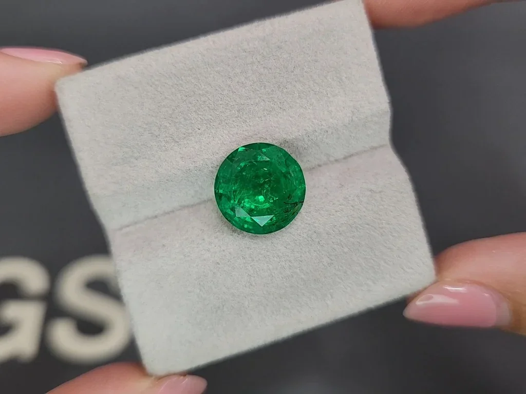 Rare Panjshir emerald with Vivid green color in round cut 5.09 carats Image №4