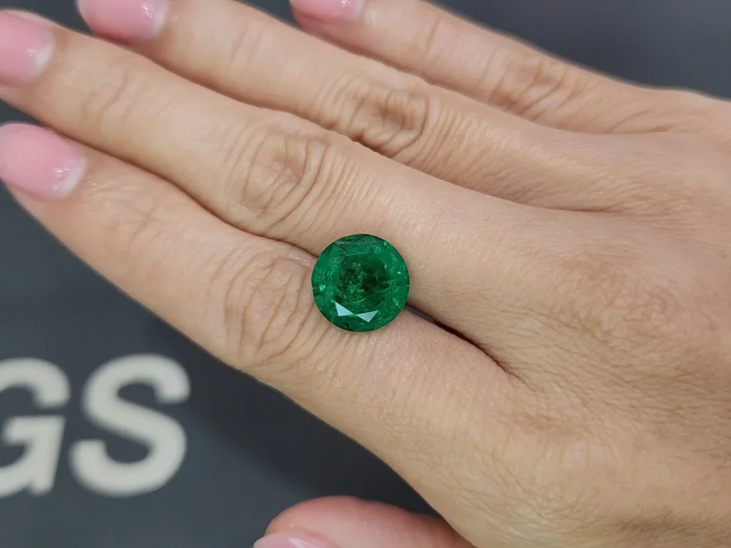 Rare Panjshir emerald with Vivid green color in round cut 5.09 carats Image №2