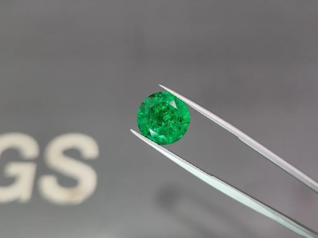 Rare Panjshir emerald with Vivid green color in round cut 5.09 carats Image №3