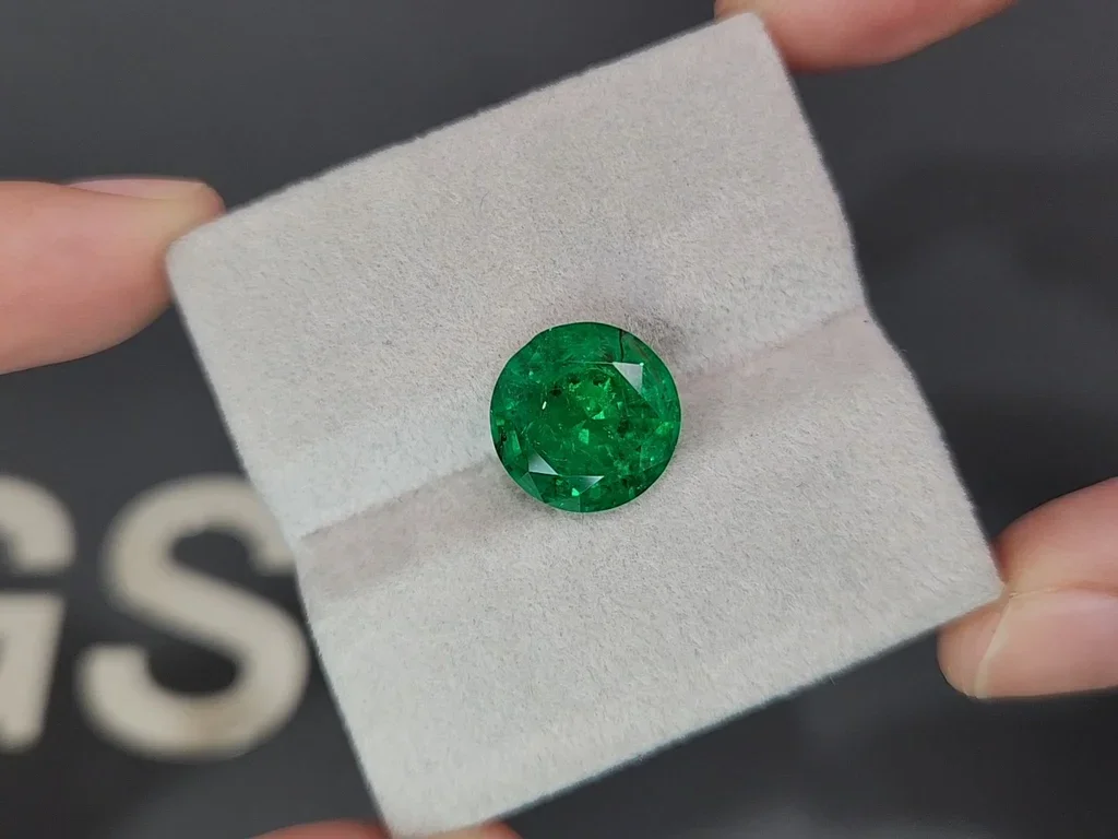 Rare Panjshir emerald with Vivid green color in round cut 5.09 carats Image №4