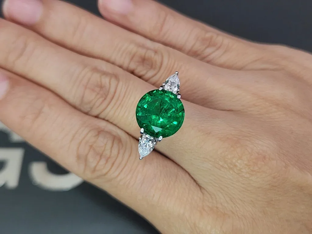 Rare Panjshir emerald with Vivid green color in round cut 5.09 carats Image №5