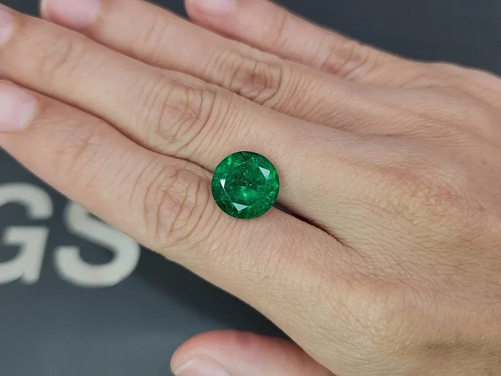 Rare Panjshir emerald with Vivid green color in round cut 5.09 carats Image №2