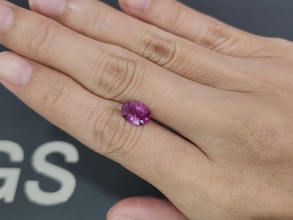 Unheated sapphire Vivid Pink oval cut  2.05 carats, Madagascar  Image №2