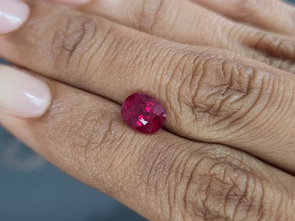 Pigeon Blood Ruby oval cut 2.14 carats, Burma Image №2