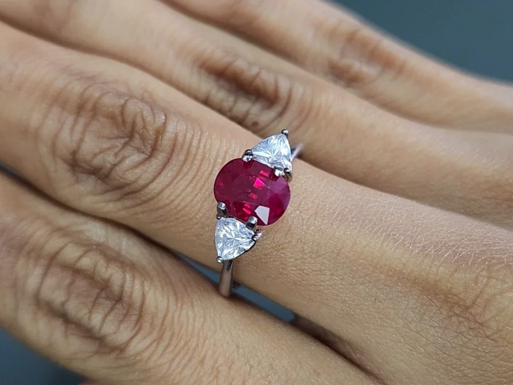 Pigeon Blood Ruby oval cut 2.14 carats, Burma Image №5