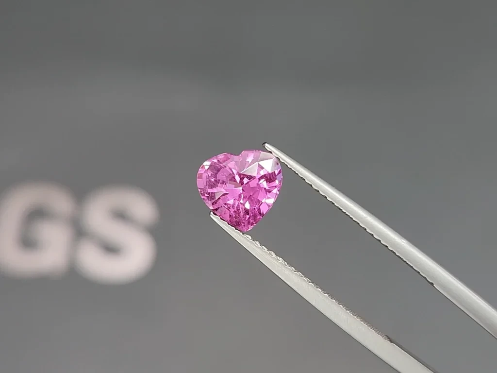 Pink spinel heart cut  2.02 carats, Tanzania Image №3