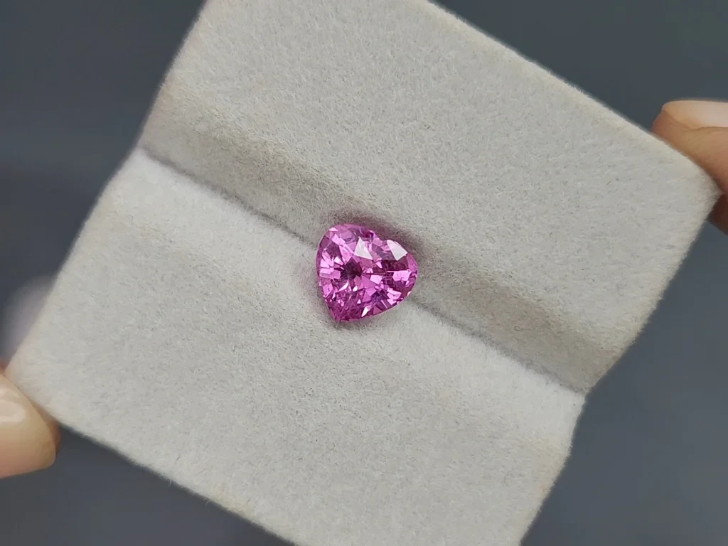 Pink spinel heart cut  2.02 carats, Tanzania Image №4
