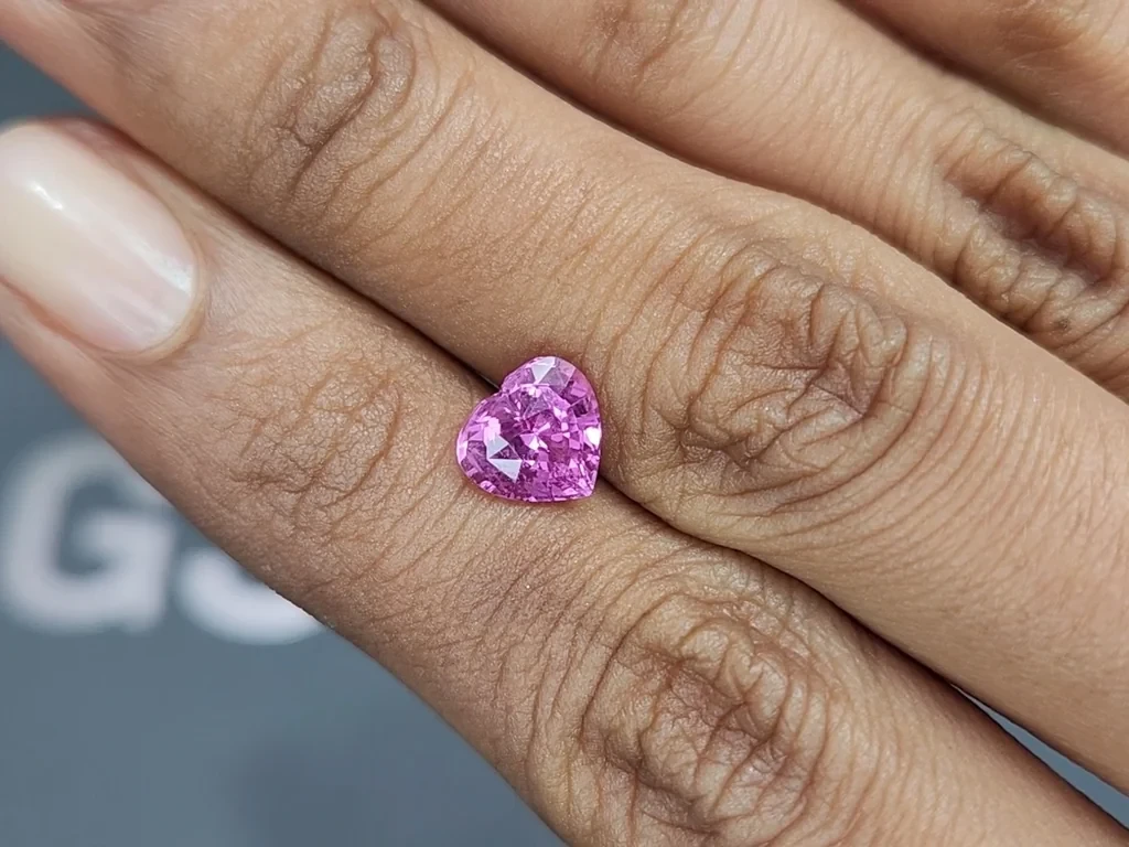 Pink spinel heart cut  2.02 carats, Tanzania Image №2