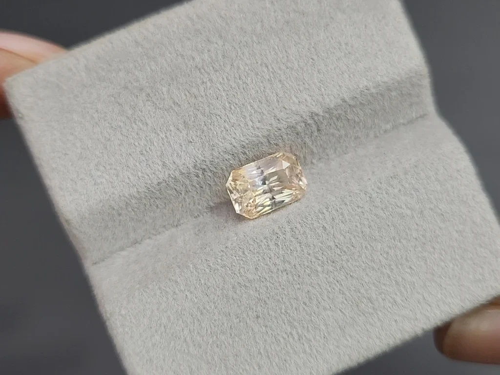 Unheated sapphire radiant cut 1.71 carats, Sri Lanka Image №4