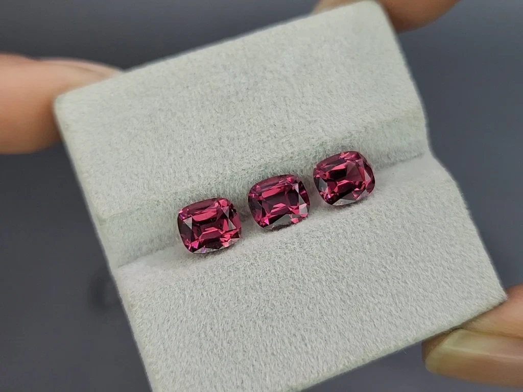 Set of garnets rhodolite cushion cut 4.41 carats, Madagascar Image №5