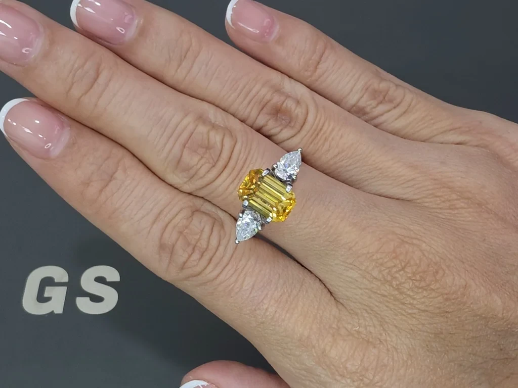 Sapphire Vivid Yellow octagon cut 3.02 carats, Sri Lanka Image №5