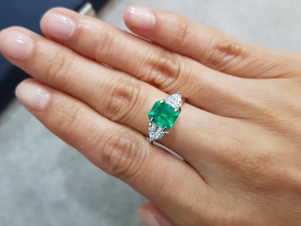 Vivid Green emerald 1.50 ct, Colombia Image №2
