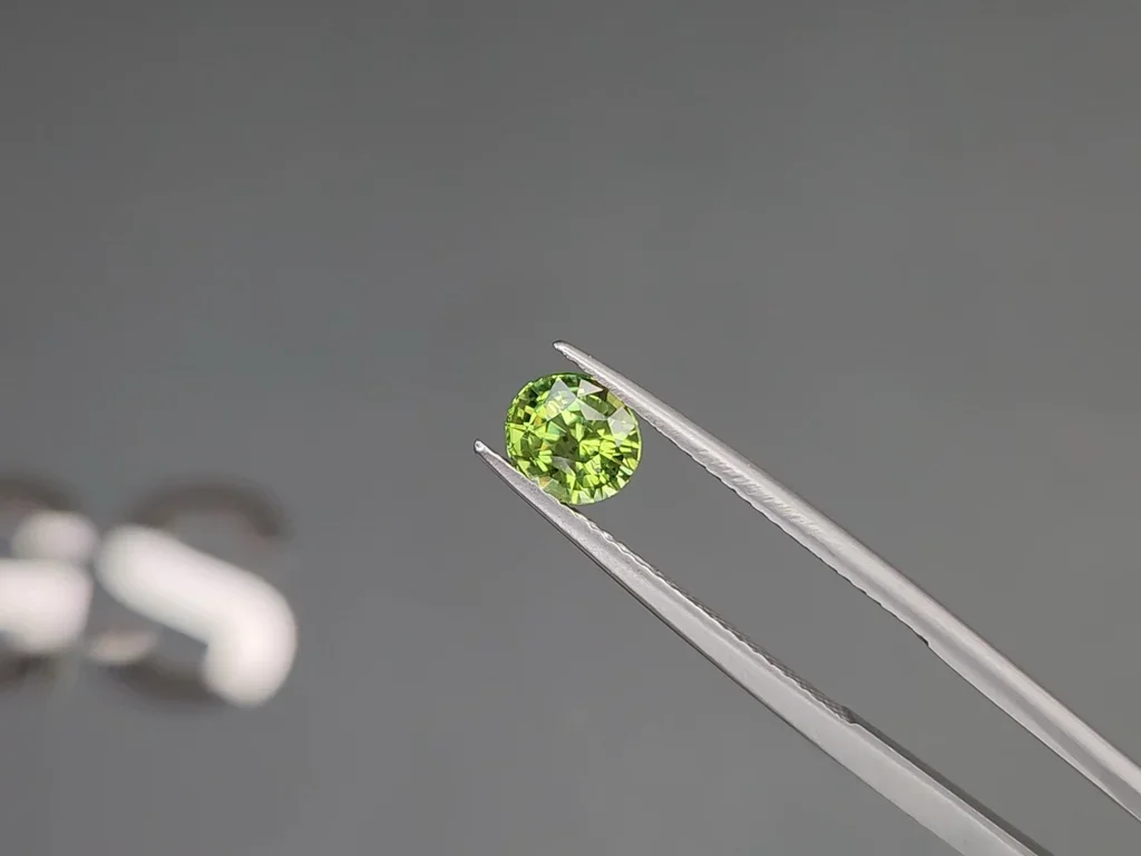 Yellowish green tsavorite garnet round cut 1.14 ct, Tanzania Image №3