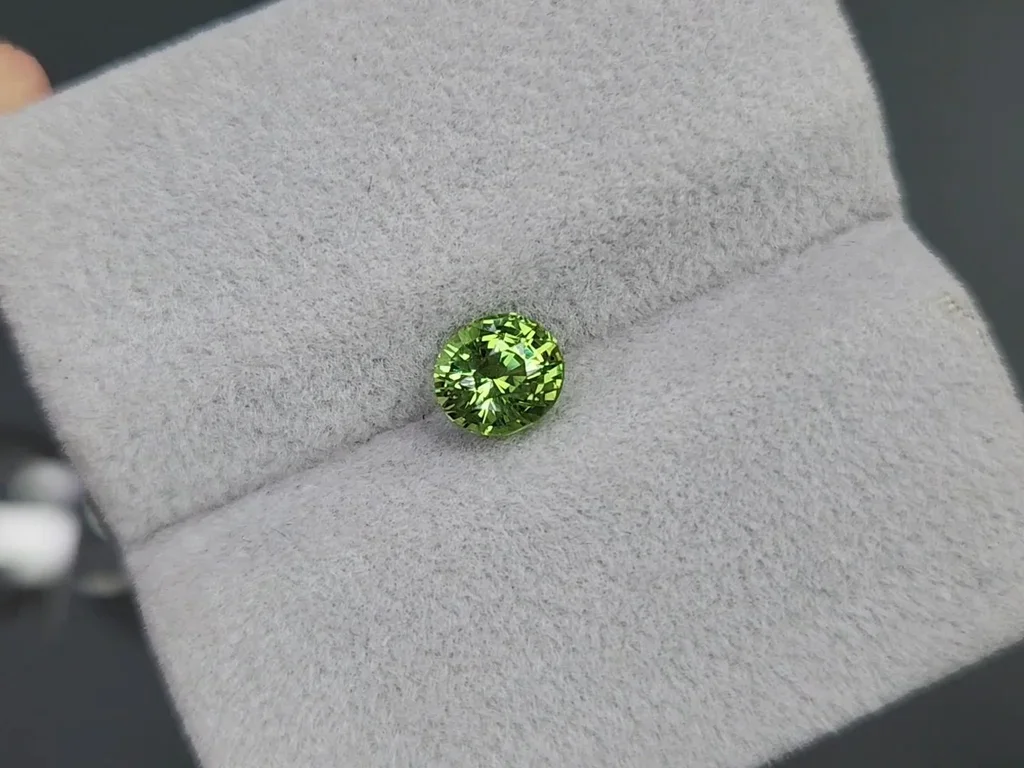 Yellowish green tsavorite garnet round cut 1.14 ct, Tanzania Image №4