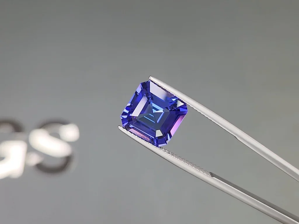 Blue tanzanite in asscher cut 5.82 carats, Tanzania Image №3