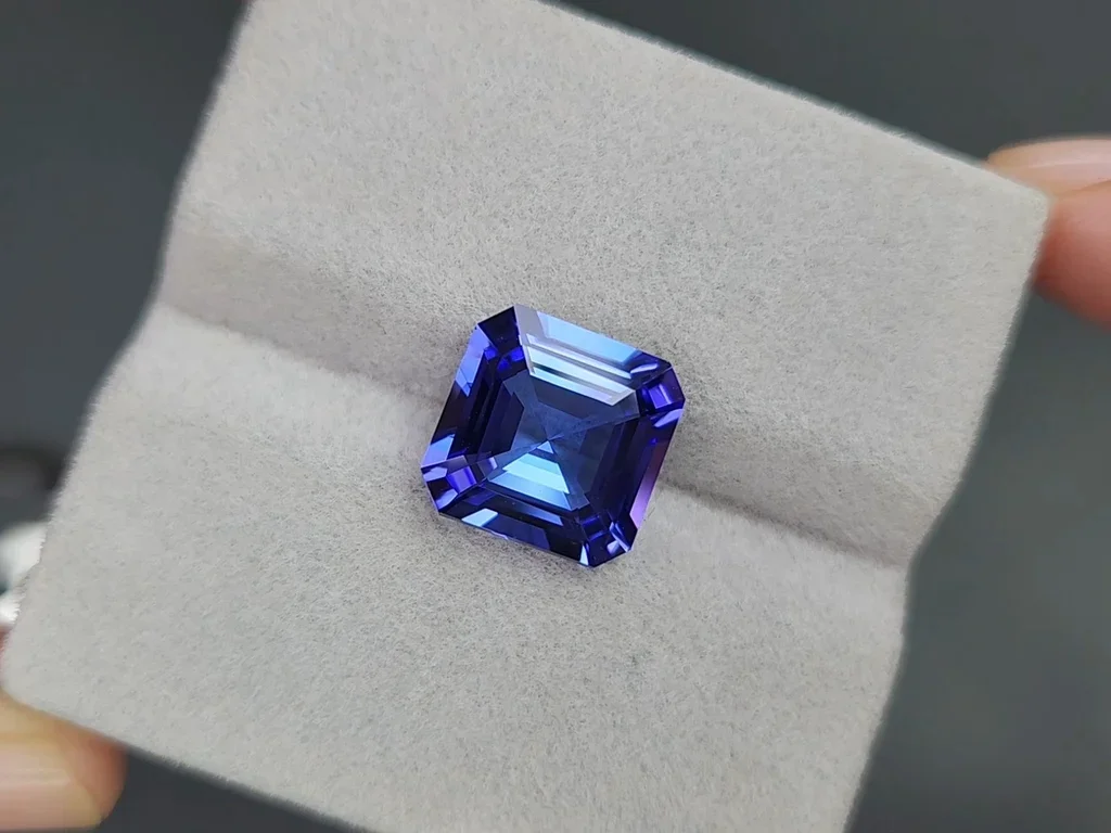 Blue tanzanite in asscher cut 5.82 carats, Tanzania Image №4