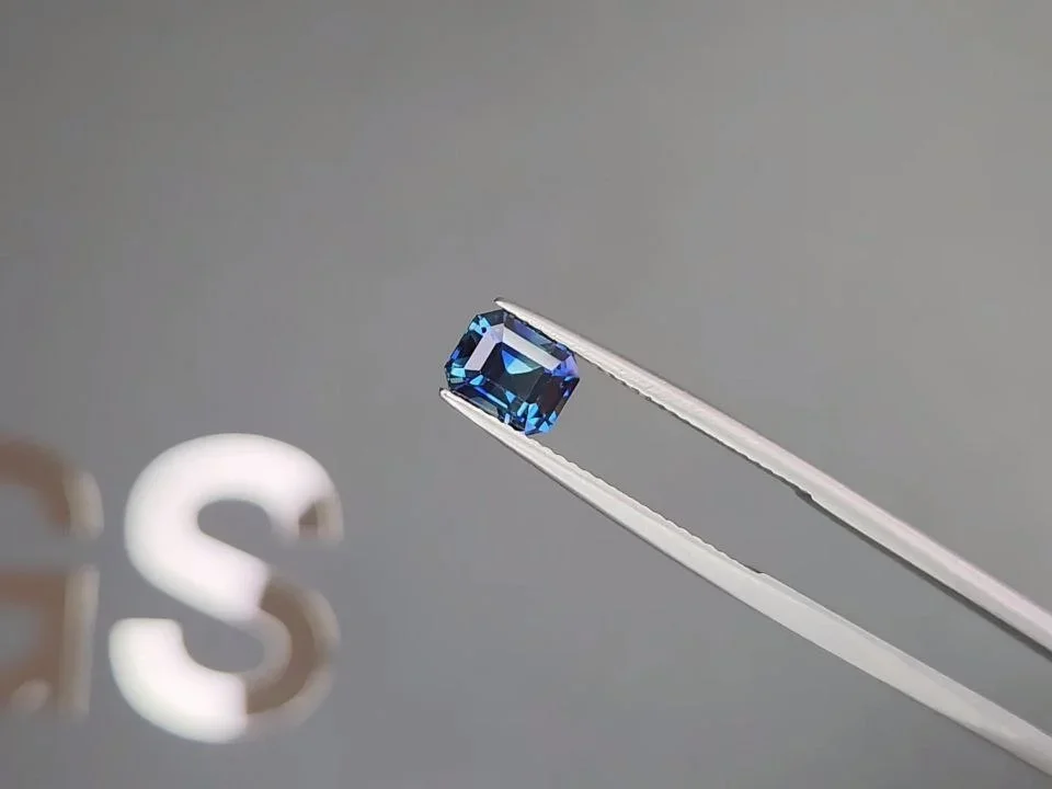 Unheated octagon cut Teal sapphire 1.54 carats, Madagascar Image №3