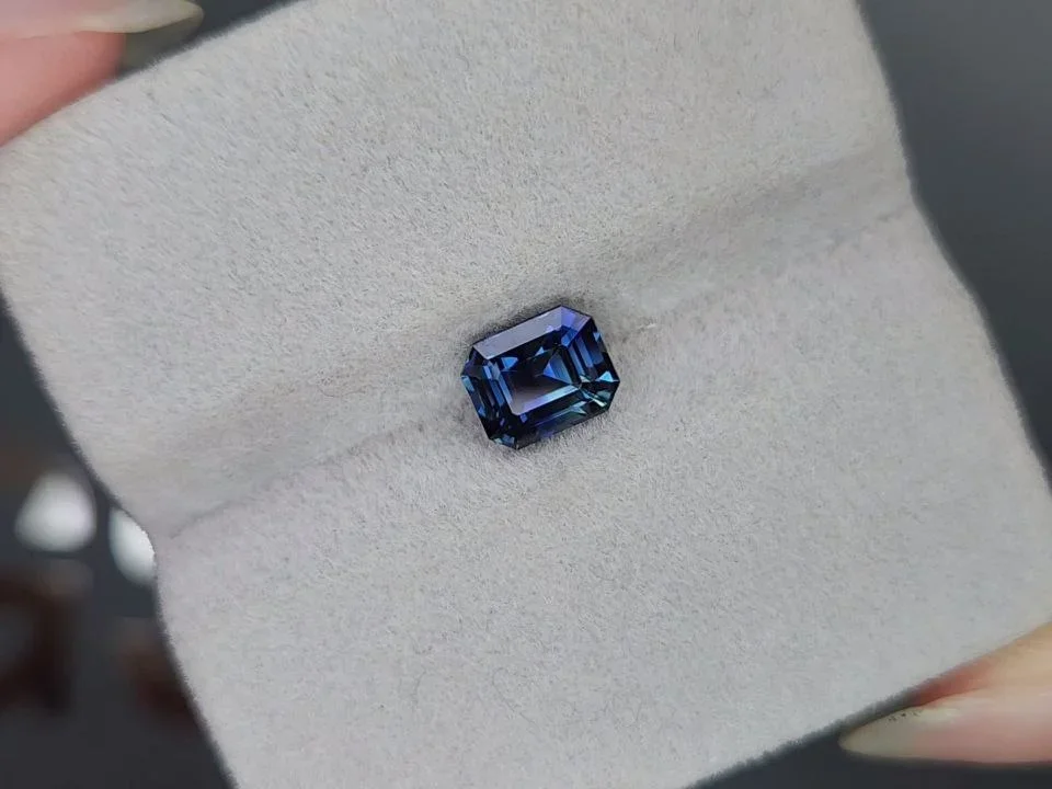 Unheated octagon cut Teal sapphire 1.54 carats, Madagascar Image №4