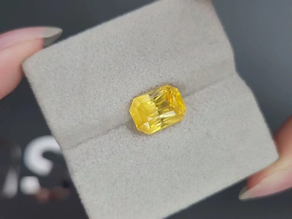 Vivid yellow sapphire with silk effect in radiant cut 5.76 carats, Sri Lanka  Image №4