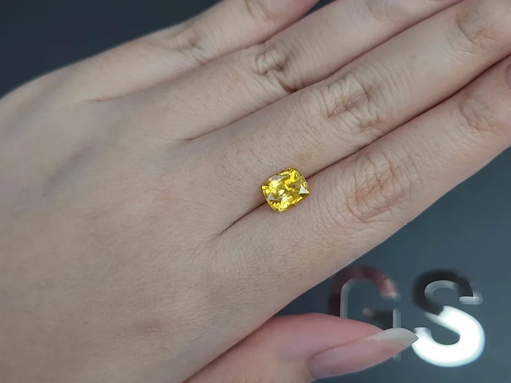 Vivid yellow sapphire in cushion cut 1.94 carats, Sri Lanka Image №2