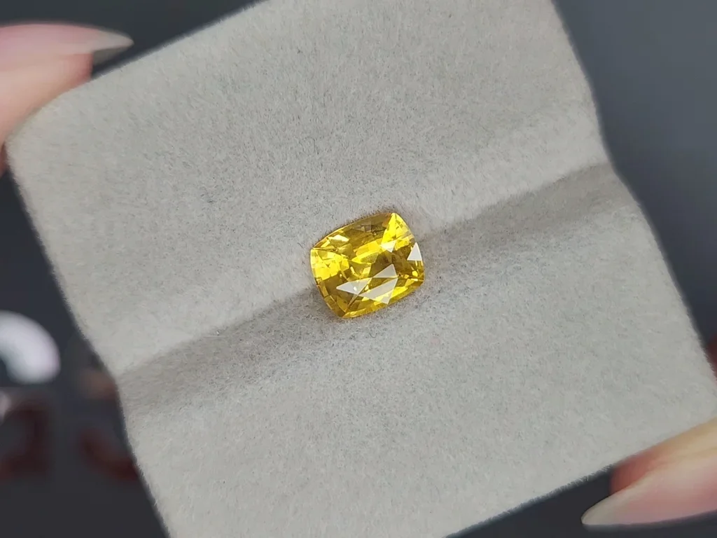 Vivid yellow sapphire in cushion cut 1.94 carats, Sri Lanka Image №4