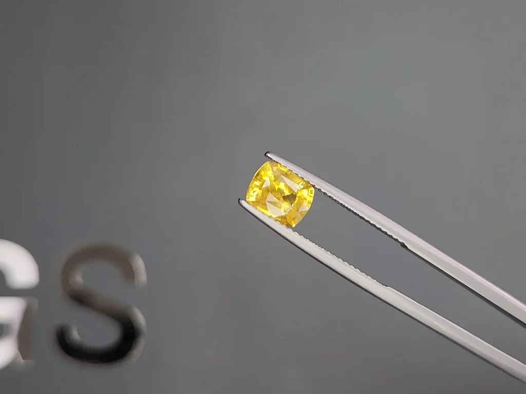 Vivid yellow sapphire in cushion cut 1.94 carats, Sri Lanka Image №3