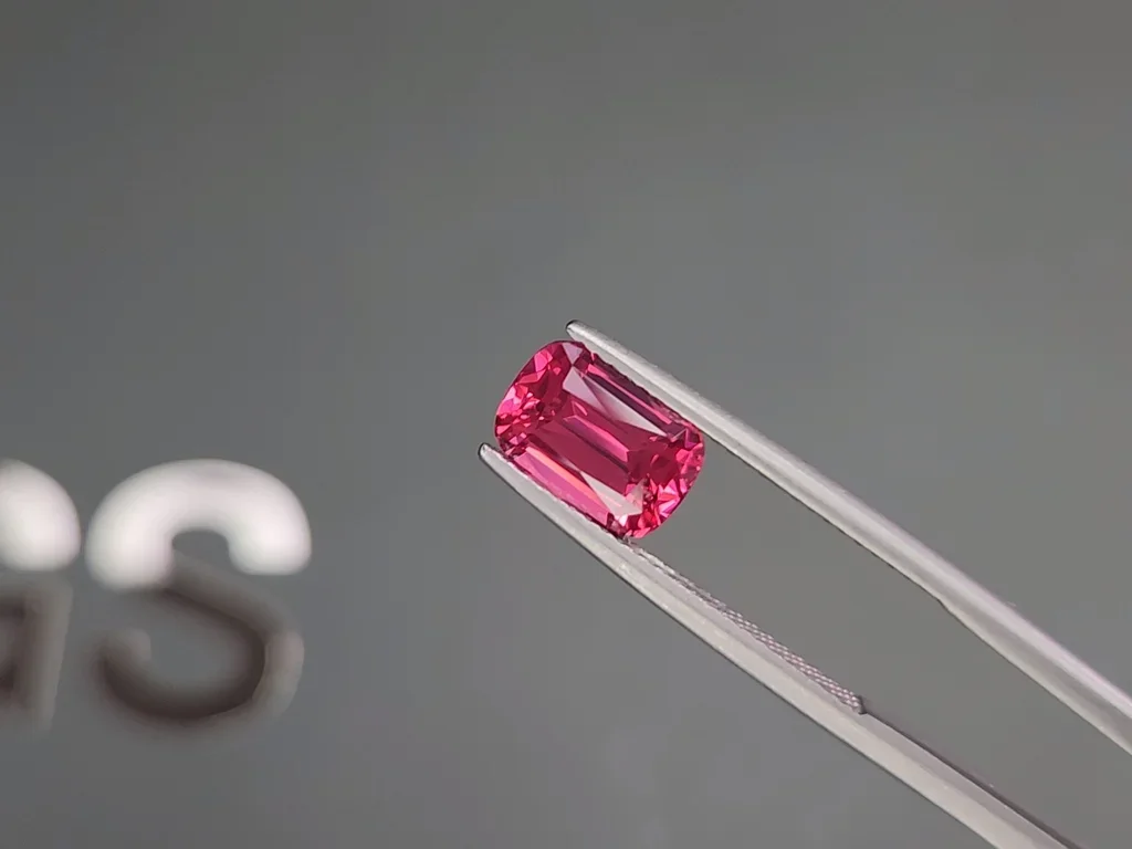 Vivid pink Mahenge spinel in cushion cut 2.75 carats, Tanzania Image №3