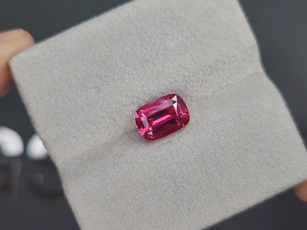 Vivid pink Mahenge spinel in cushion cut 2.75 carats, Tanzania Image №4