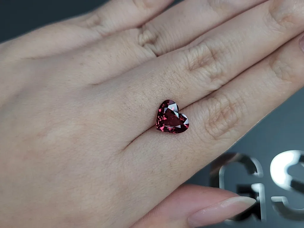 Vivid red spinel in heart shape 2.34 carats, Burma Image №2